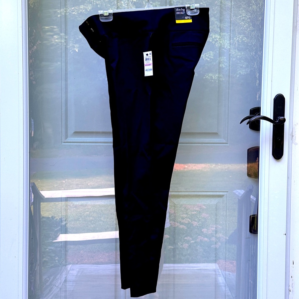 NWT! Alfani slim leg  pants, black, size 6P, women’s.